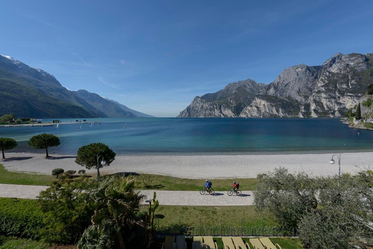 Hotel Baia Azzurra - Lake Front توربولي المظهر الخارجي الصورة