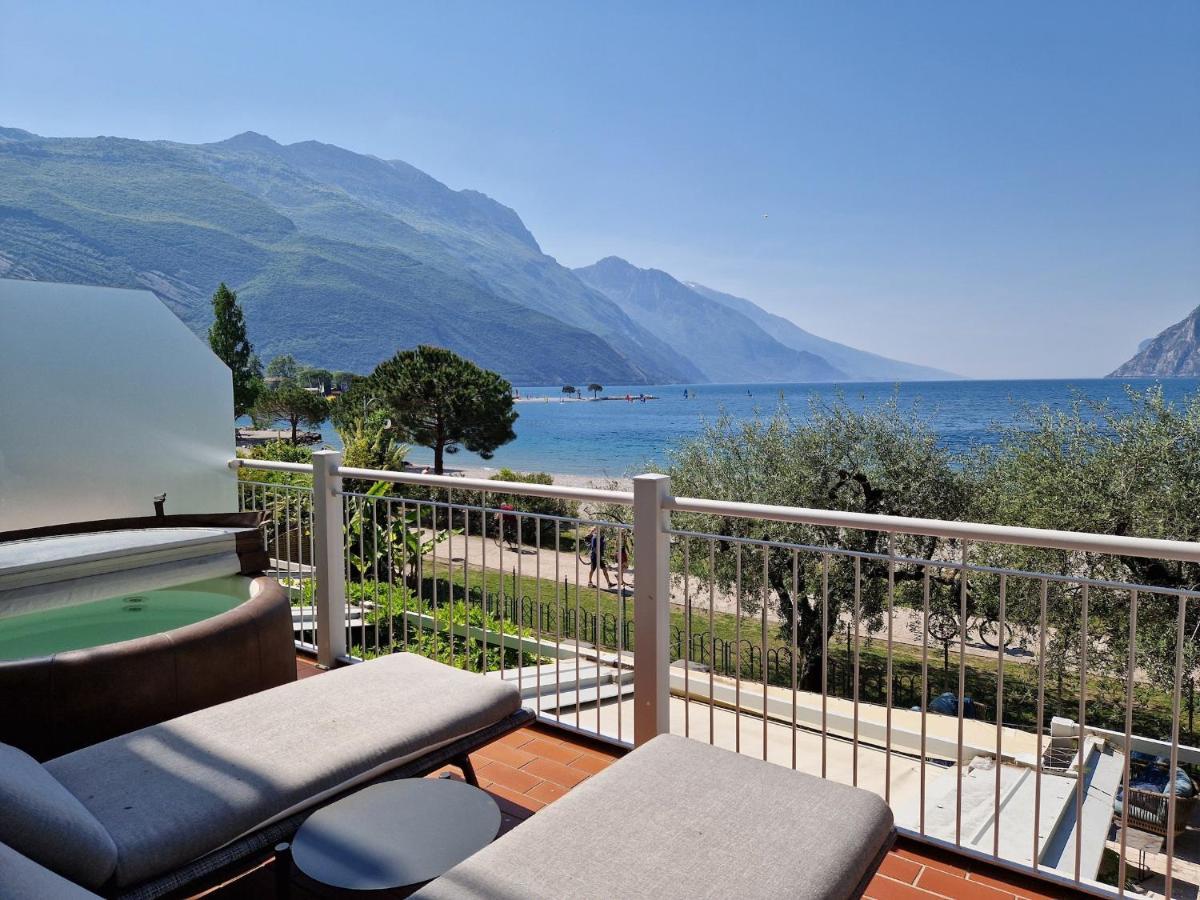 Hotel Baia Azzurra - Lake Front توربولي المظهر الخارجي الصورة