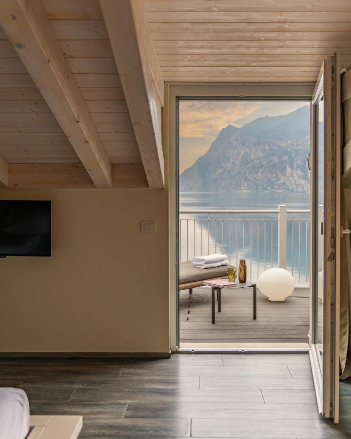 Hotel Baia Azzurra - Lake Front توربولي المظهر الخارجي الصورة